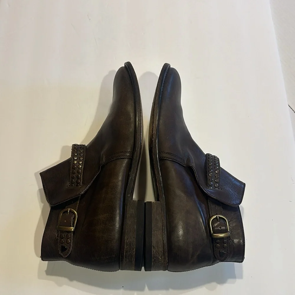 Hollywood Trading Co HTC brown leather ankle boots w side adjust buckle Italian